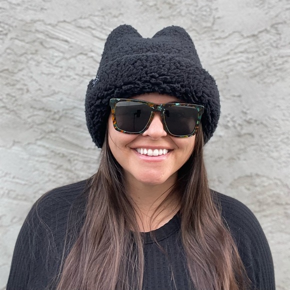 Black Sherpa Four Peaks Beanie - retro, tuque, ski hat, crown, 4 point, fleece - Picture 1 of 4